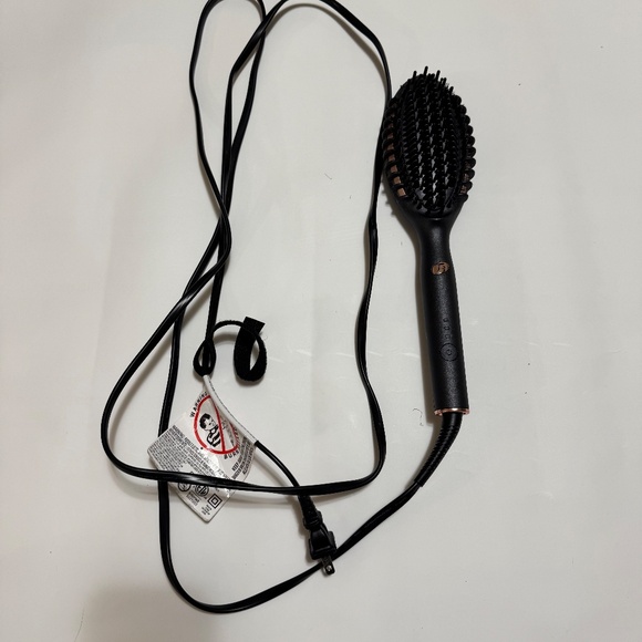 T3 Edge Heated Brush – Ceramic Styling Tool - Picture 2 of 5